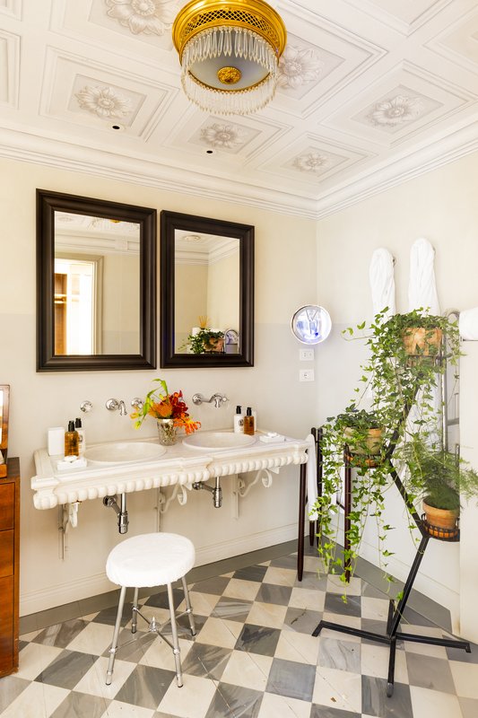 Junior Suite - Bathroom