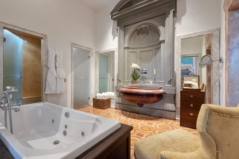 Dali Suite - Bathroom