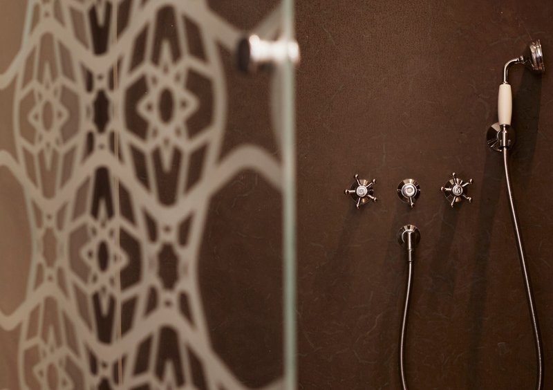 Deluxe Room - Bathroom Details