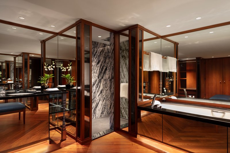 Executive Suite - Bathroom