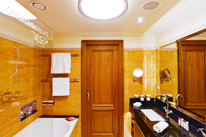 Suite Bathroom