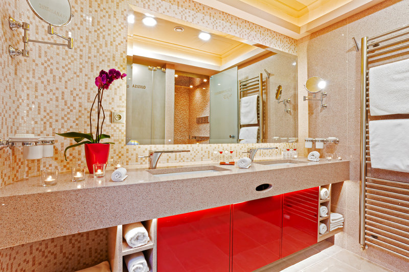 Bathroom Safari Suite