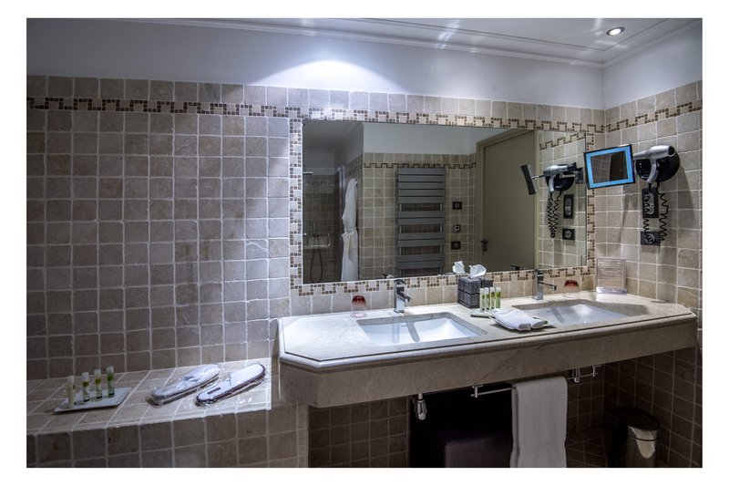 Junior Suite Bathroom (Hotel is under renovation, new images coming soon)