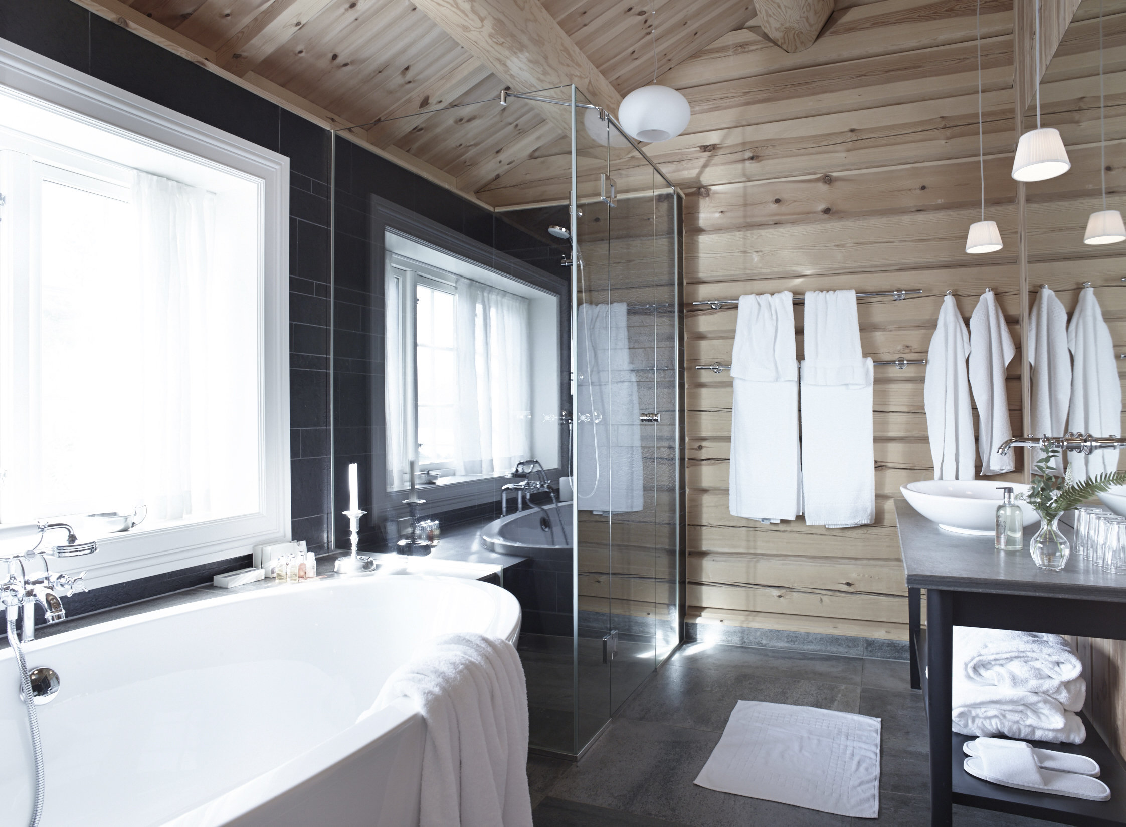 Suite Bathroom