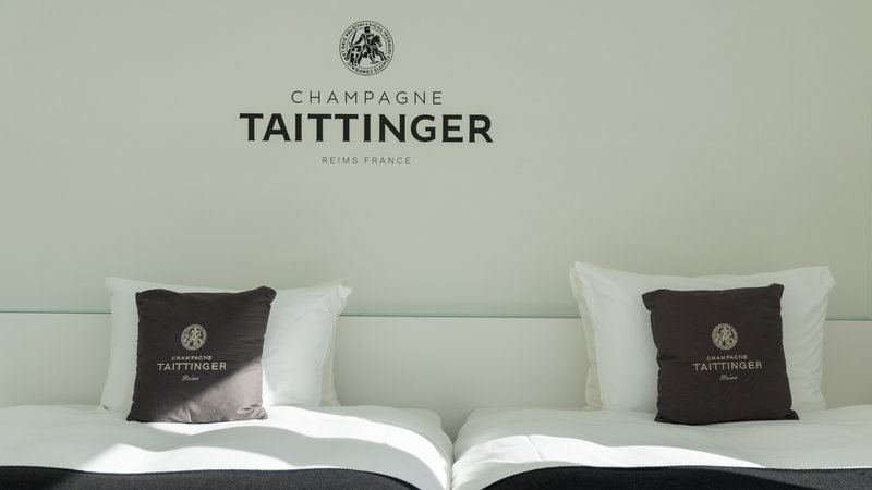 Upper Floor Deluxe Twin Room (11F Taittinger)