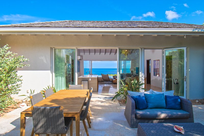 2 Bedroom Beachfront Villa Premier Outdoor Dining