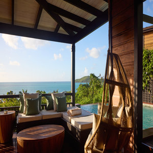 Hillside Pool Villa Suite - Outdoor Lounge & Pool