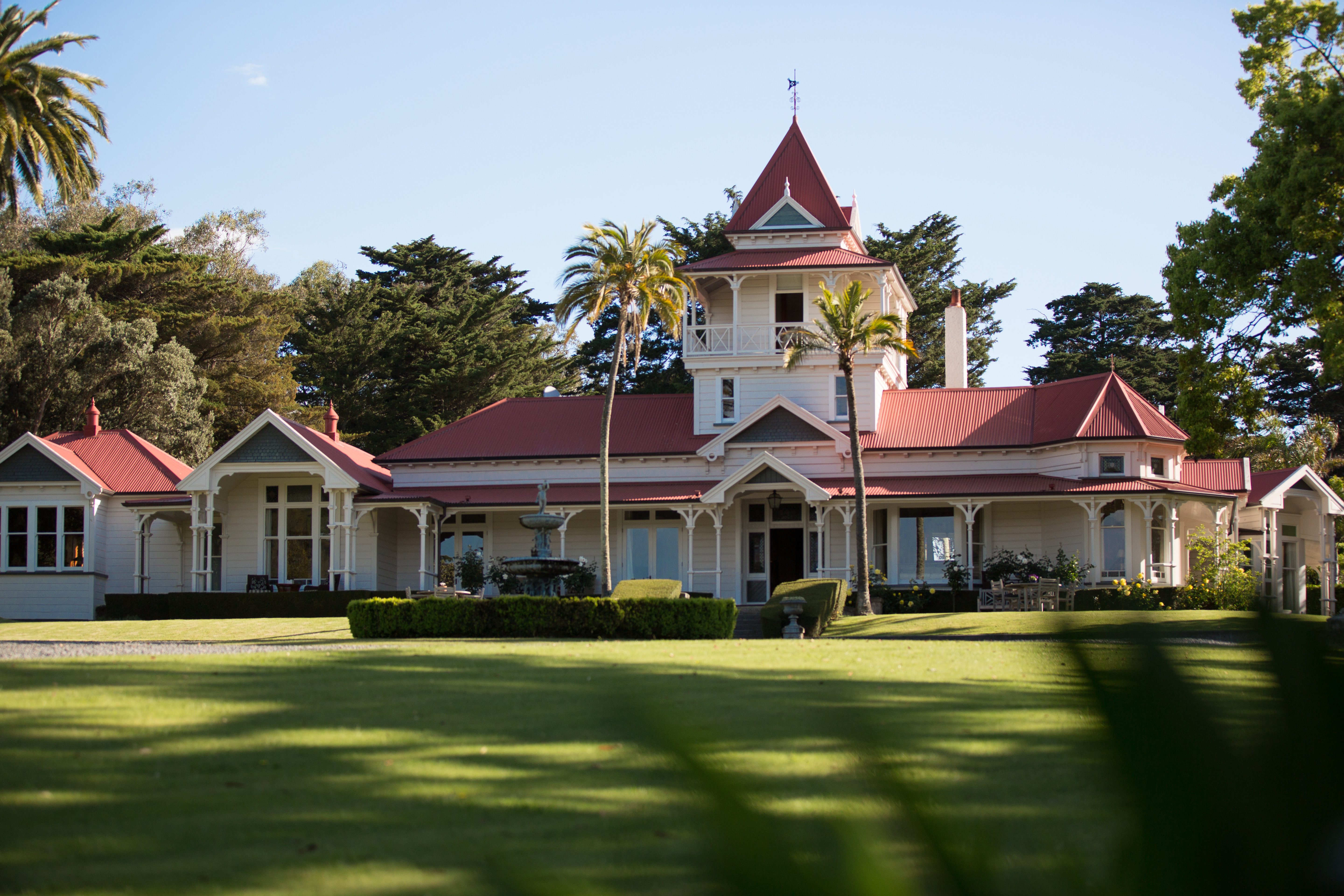 Victorian retreat amid rolling hills and vineyards