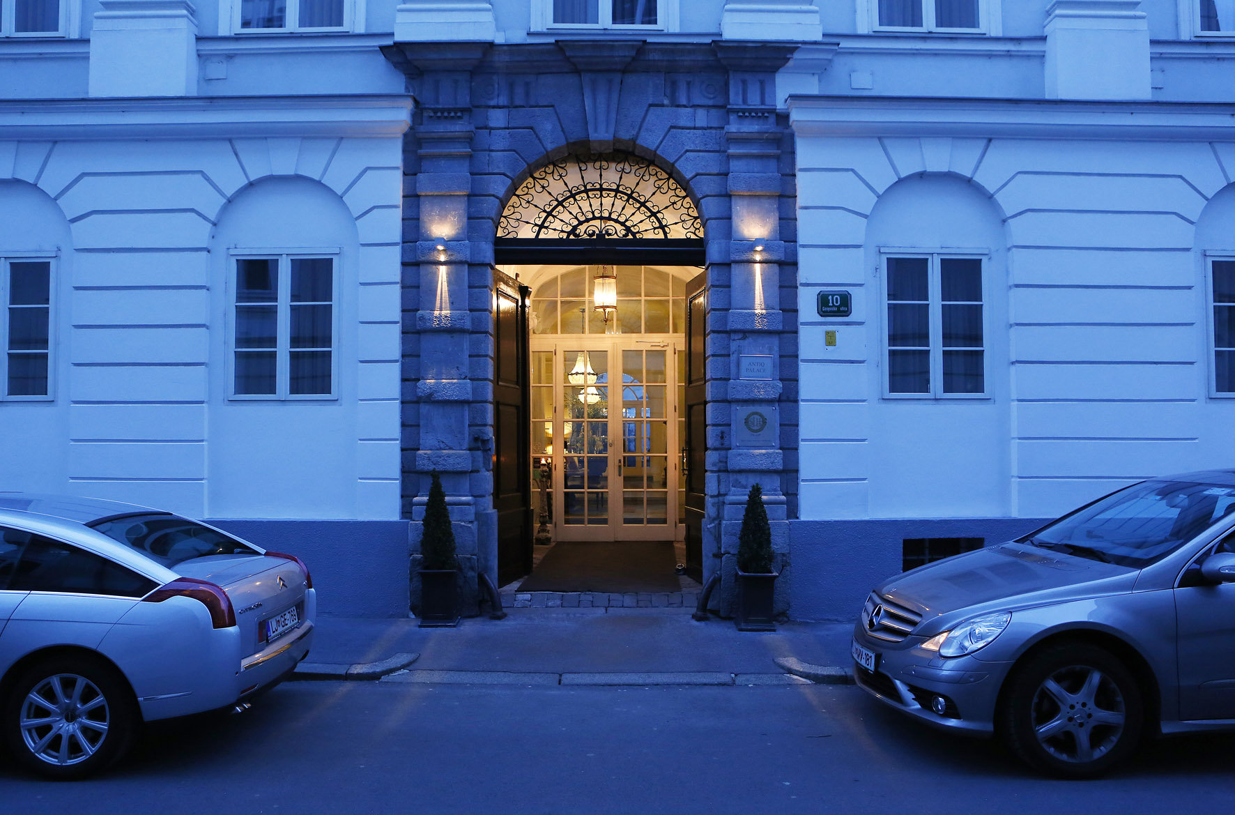 Entrance to hotel