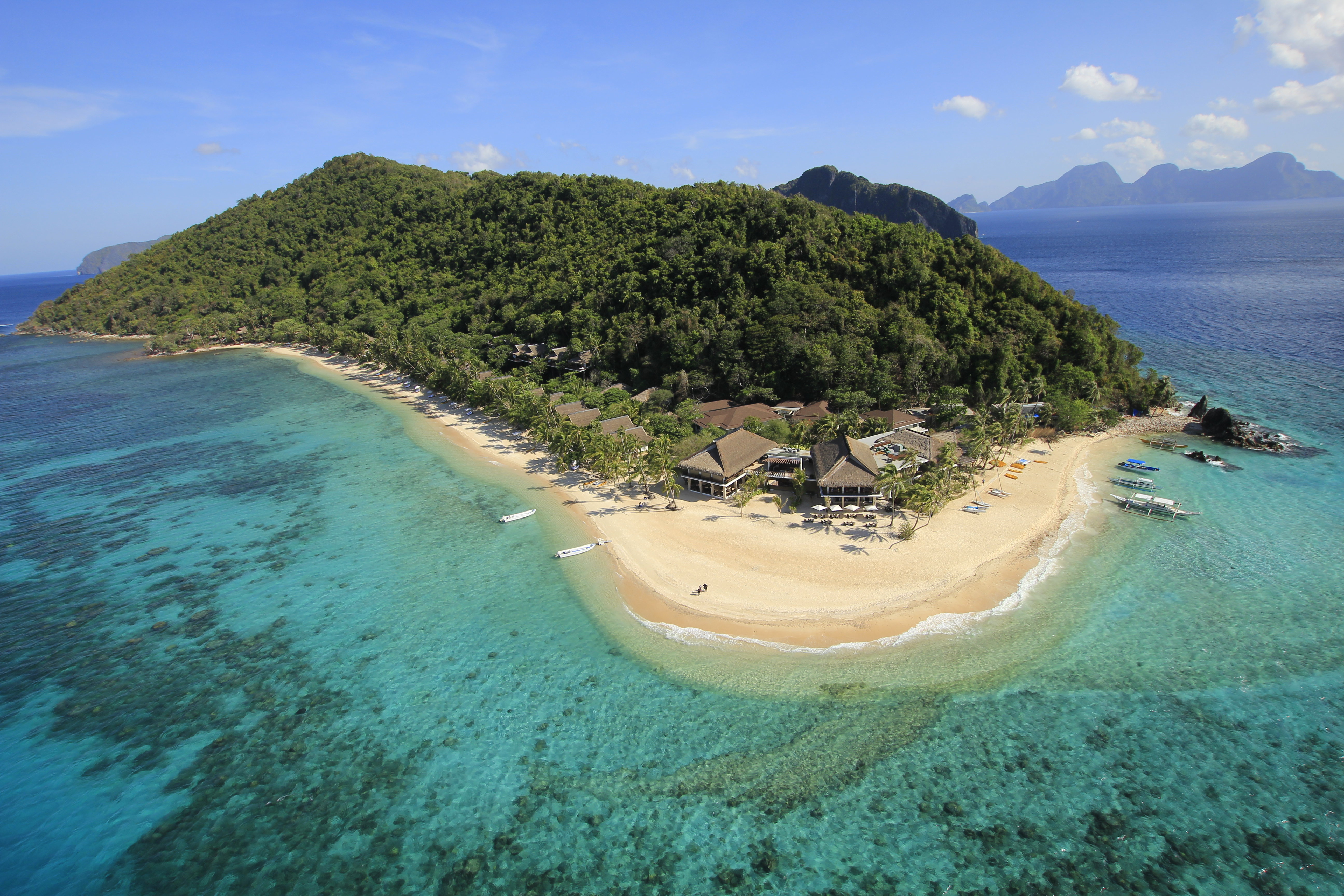 Exotic retreat with spectacular waters for diving