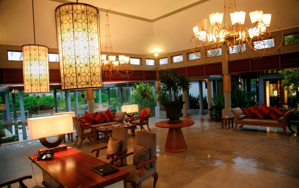 Clubhouse Lobby