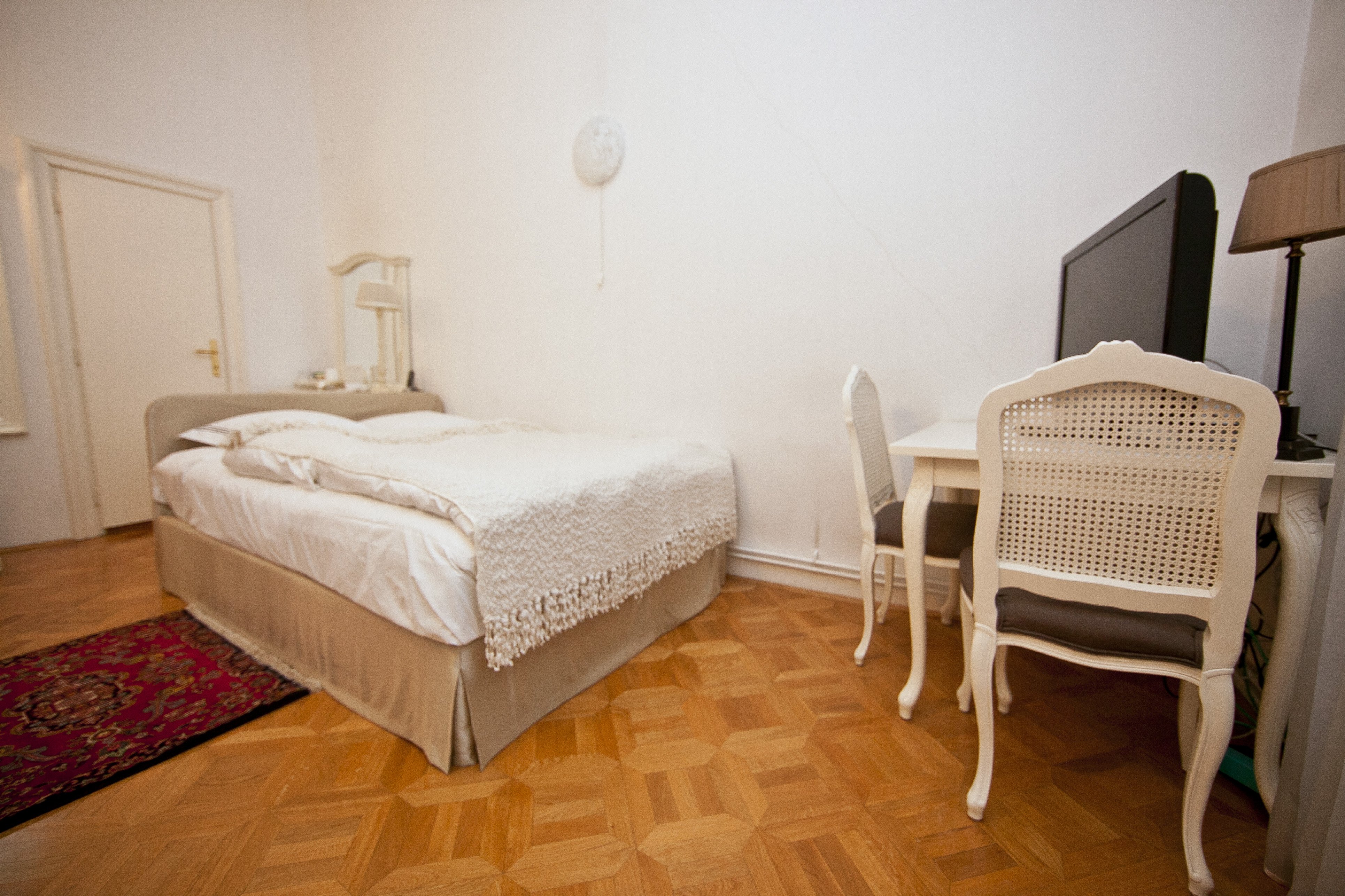 Petit Room