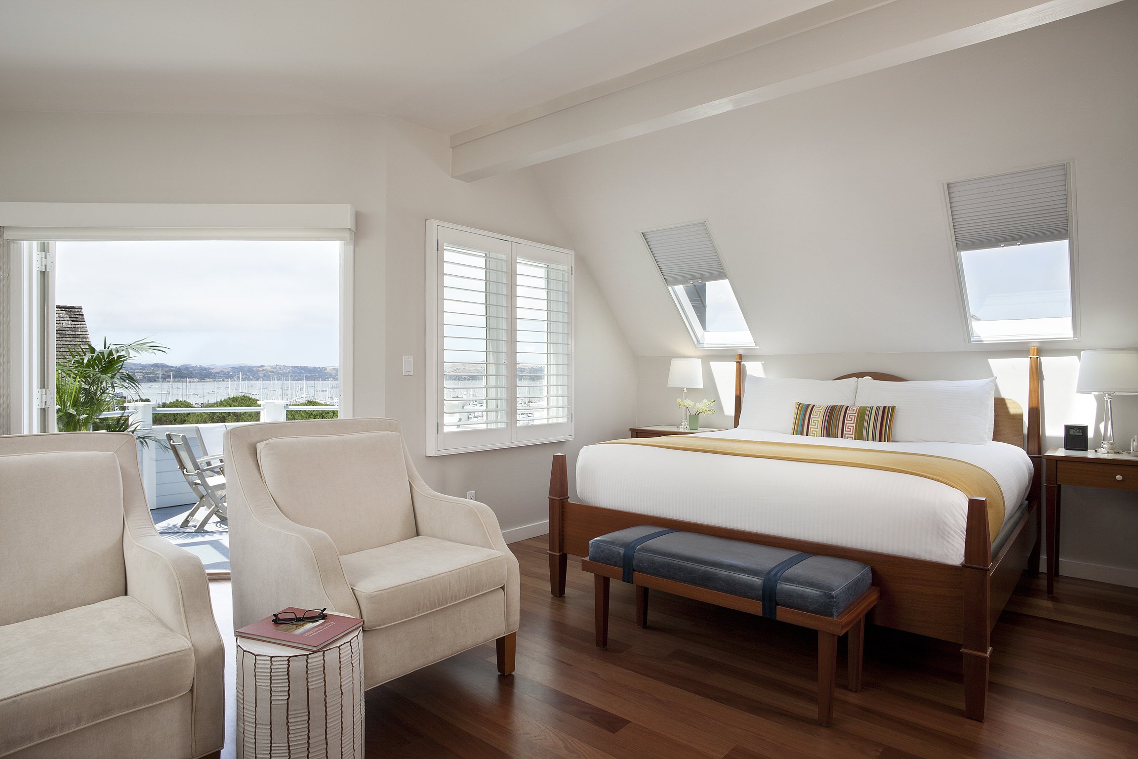 Hillside Cottage Balcony Bed