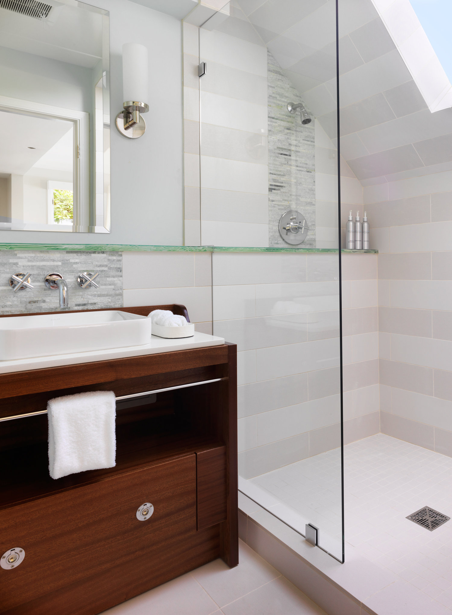 Hillside Cottage Balcony Bathroom Shower