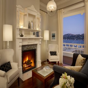Mansion Suite Living Room