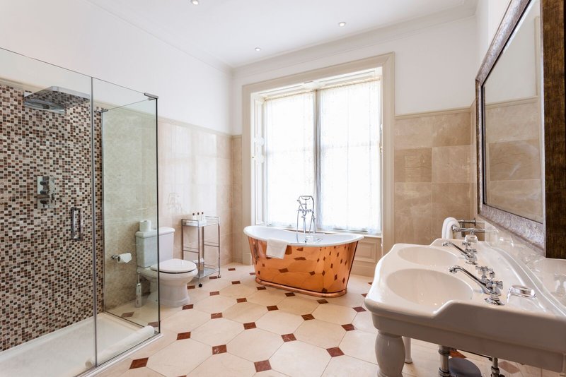 Suite Bathroom