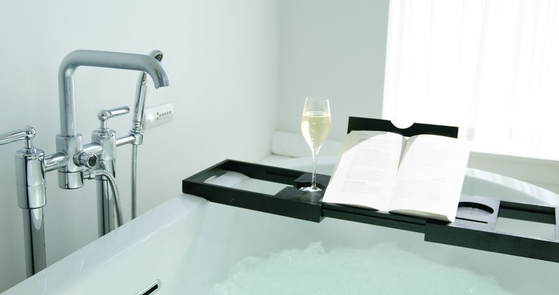 Evangeline Suite Bathtub