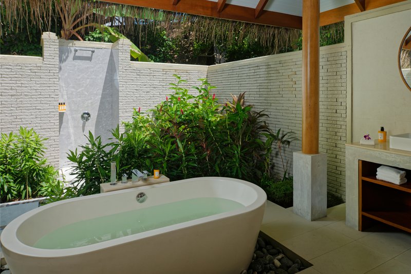 Deluxe Beach Villa - Bathtub