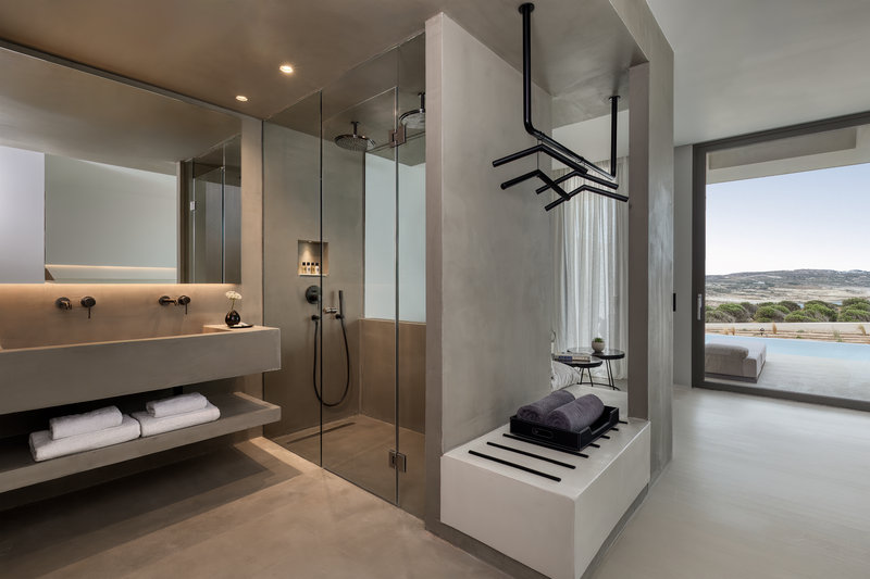 Superior Suite Horizon View with Private Pool - Luxury Bathroom