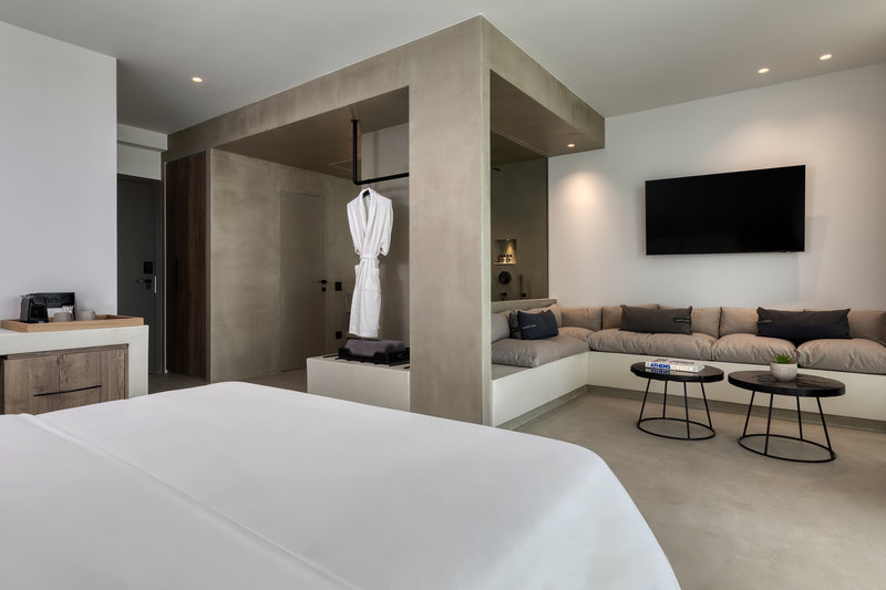 Superior Suite Horizon View with Private Pool - Spacious Luxury Interior