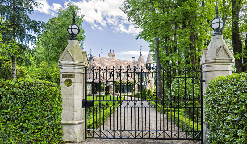 Welcome to Thorngrove Manor