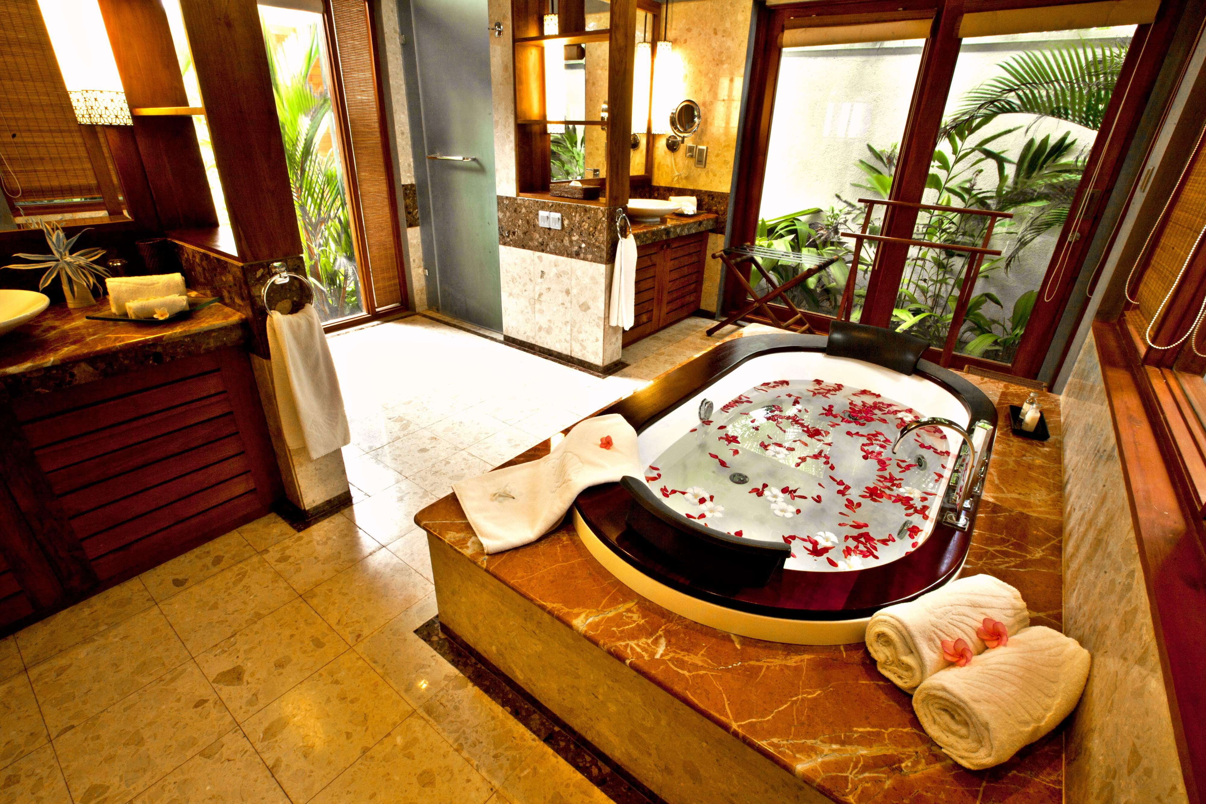 Garden Pavilion Jacuzzi