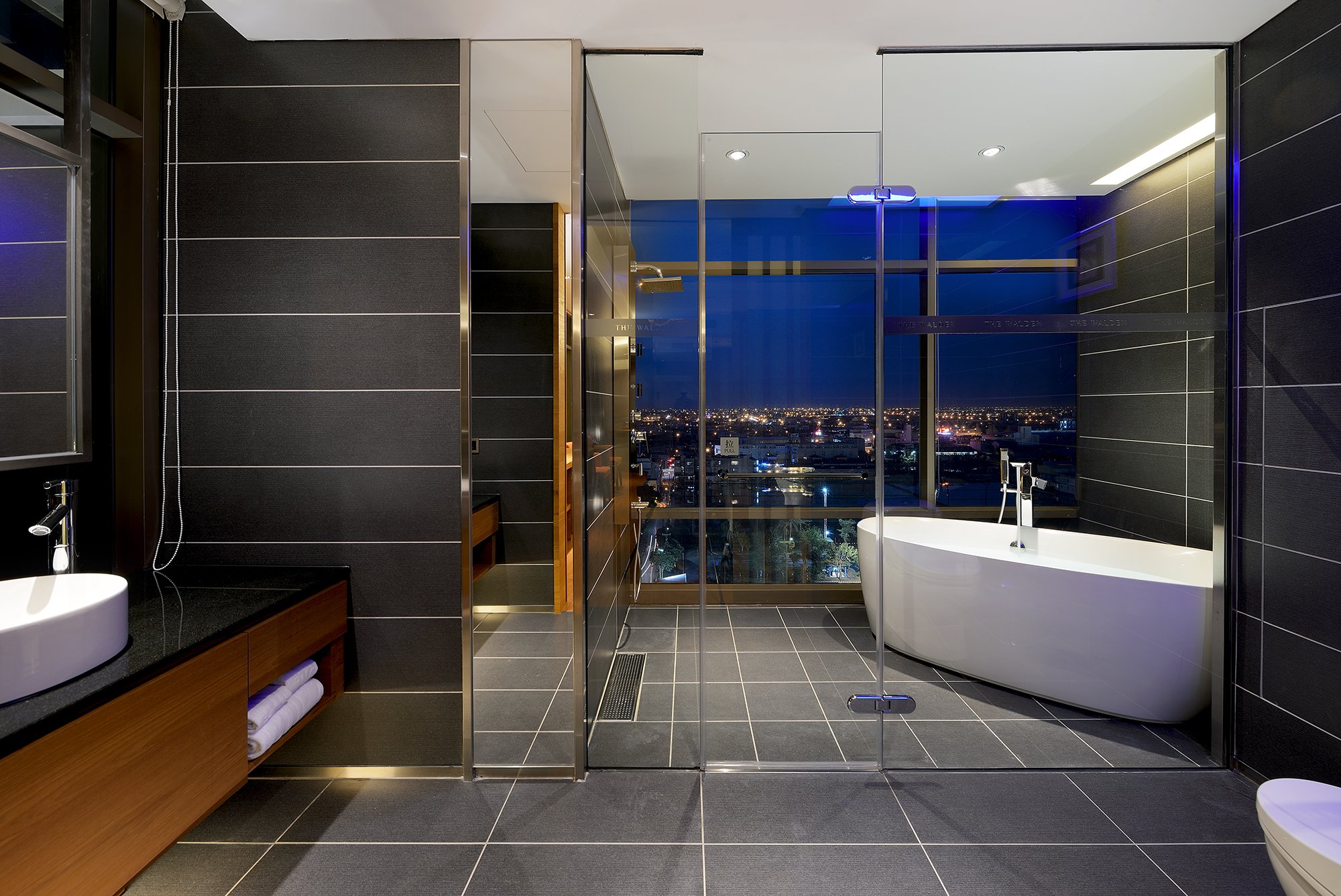 Hugo Double Suite