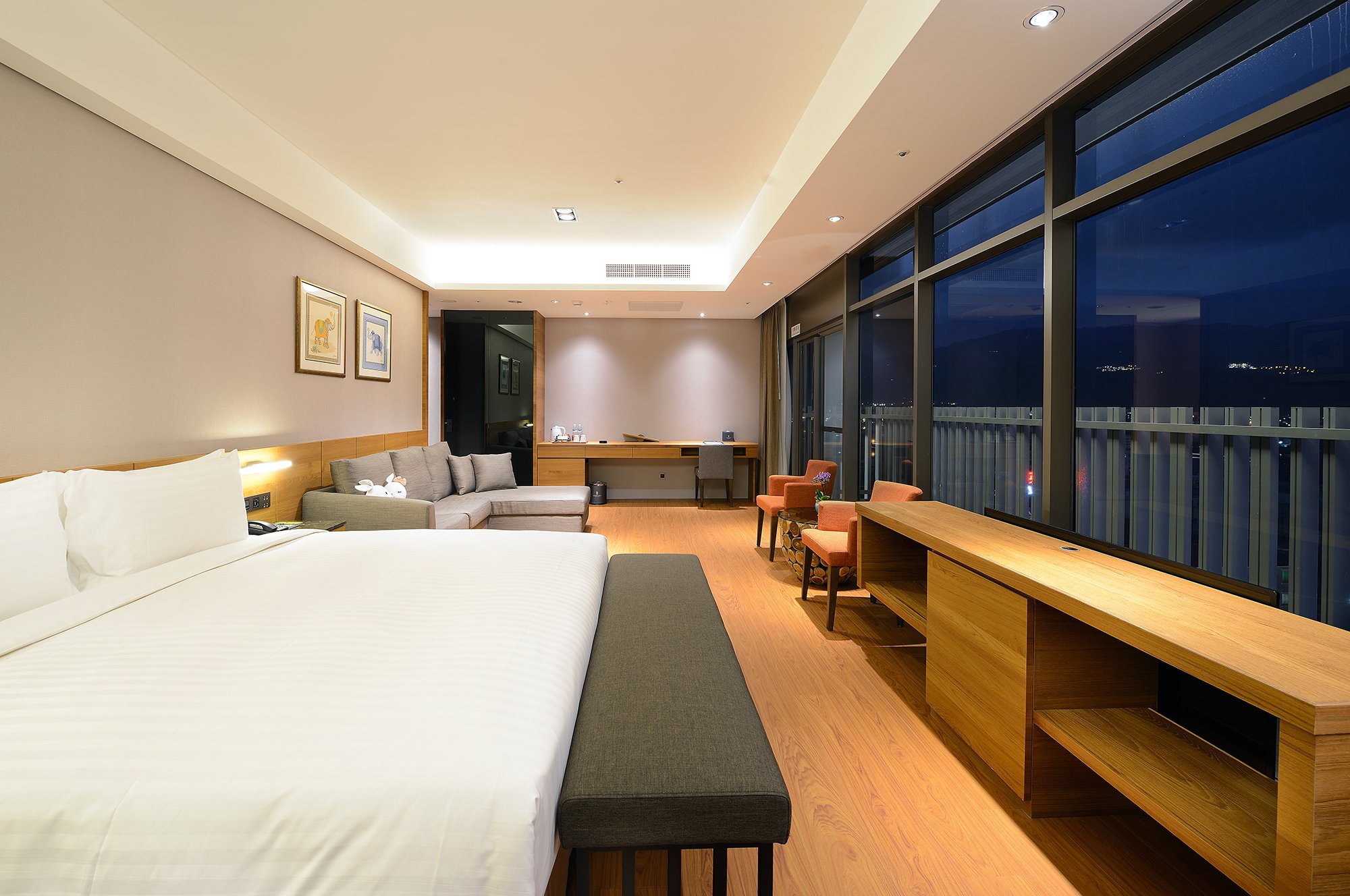 Hugo Double Suite