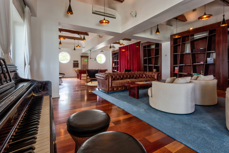 Trident Hotel - Explores Lounge