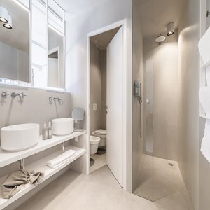 Bathroom Superior 2nd Floor