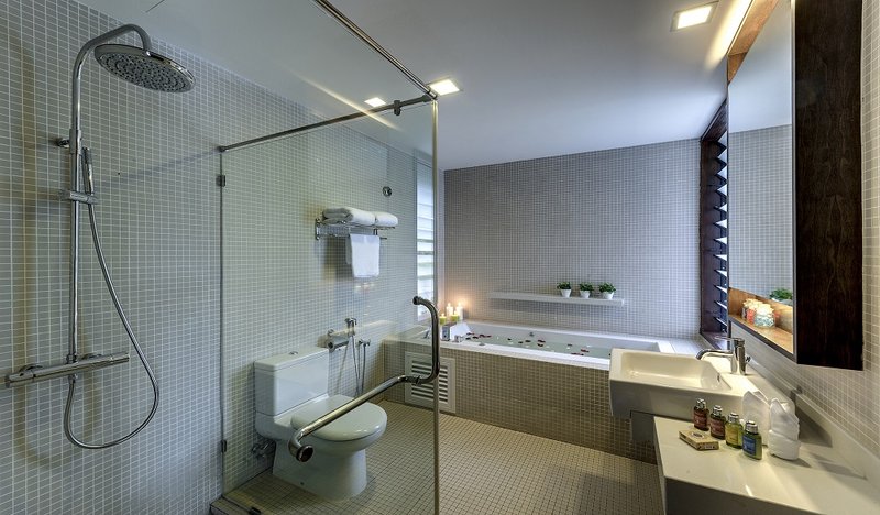 Sara Bathroom