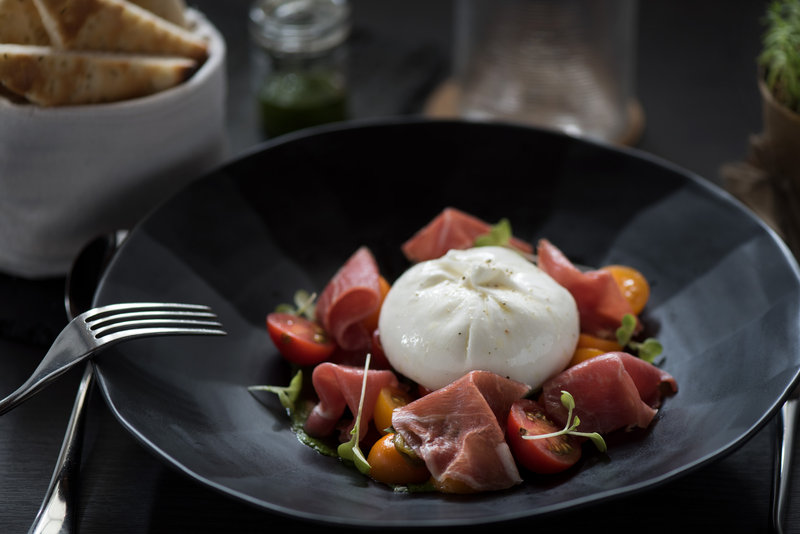 Italics Restaurant - Burrata Salad With Parma Ham