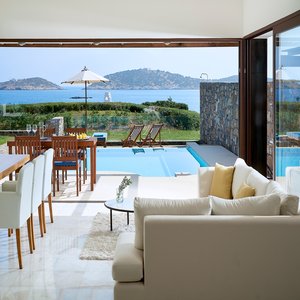 Club Suite 3Bedroom Private Pool Seafront 