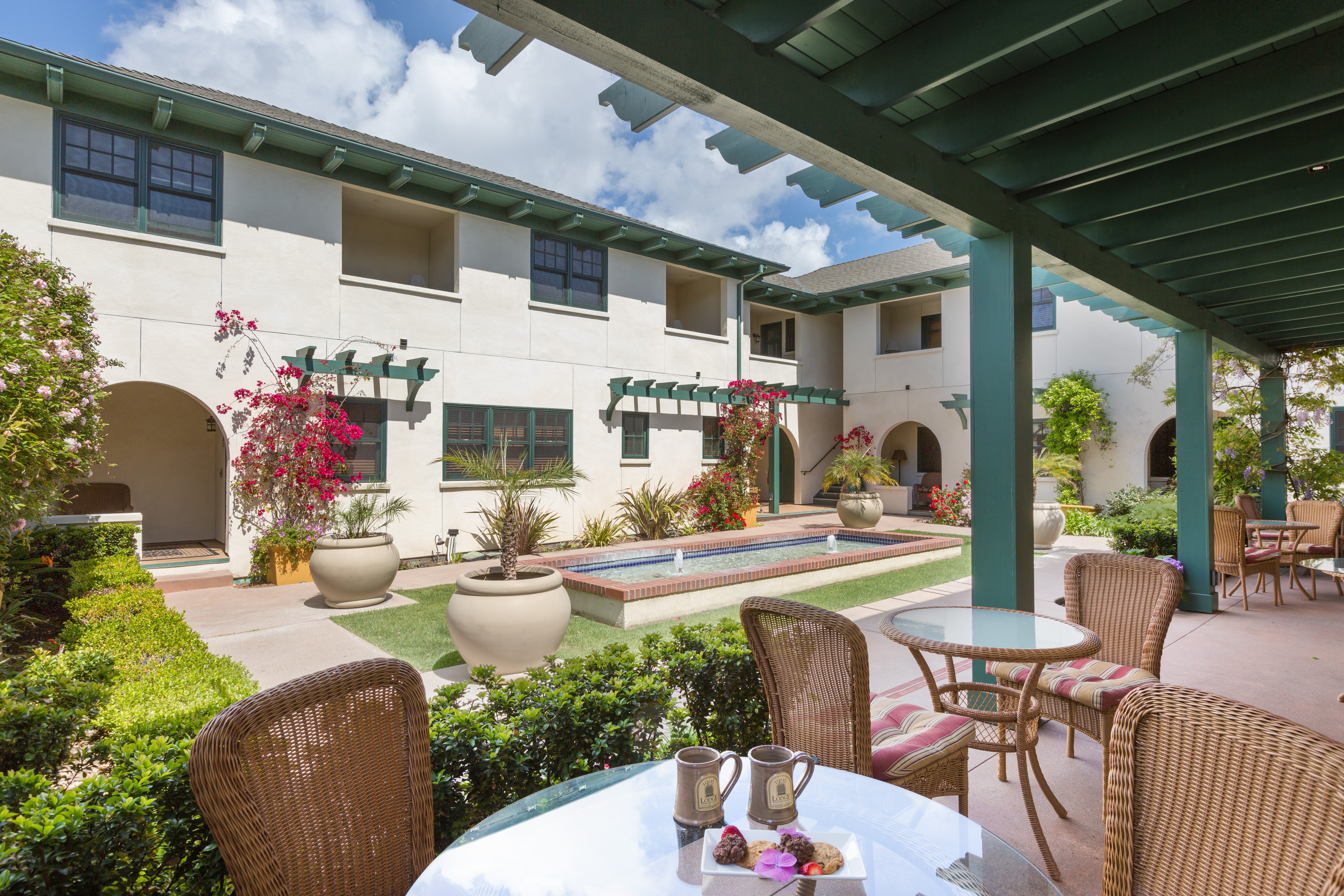Outdoor Dining Patio