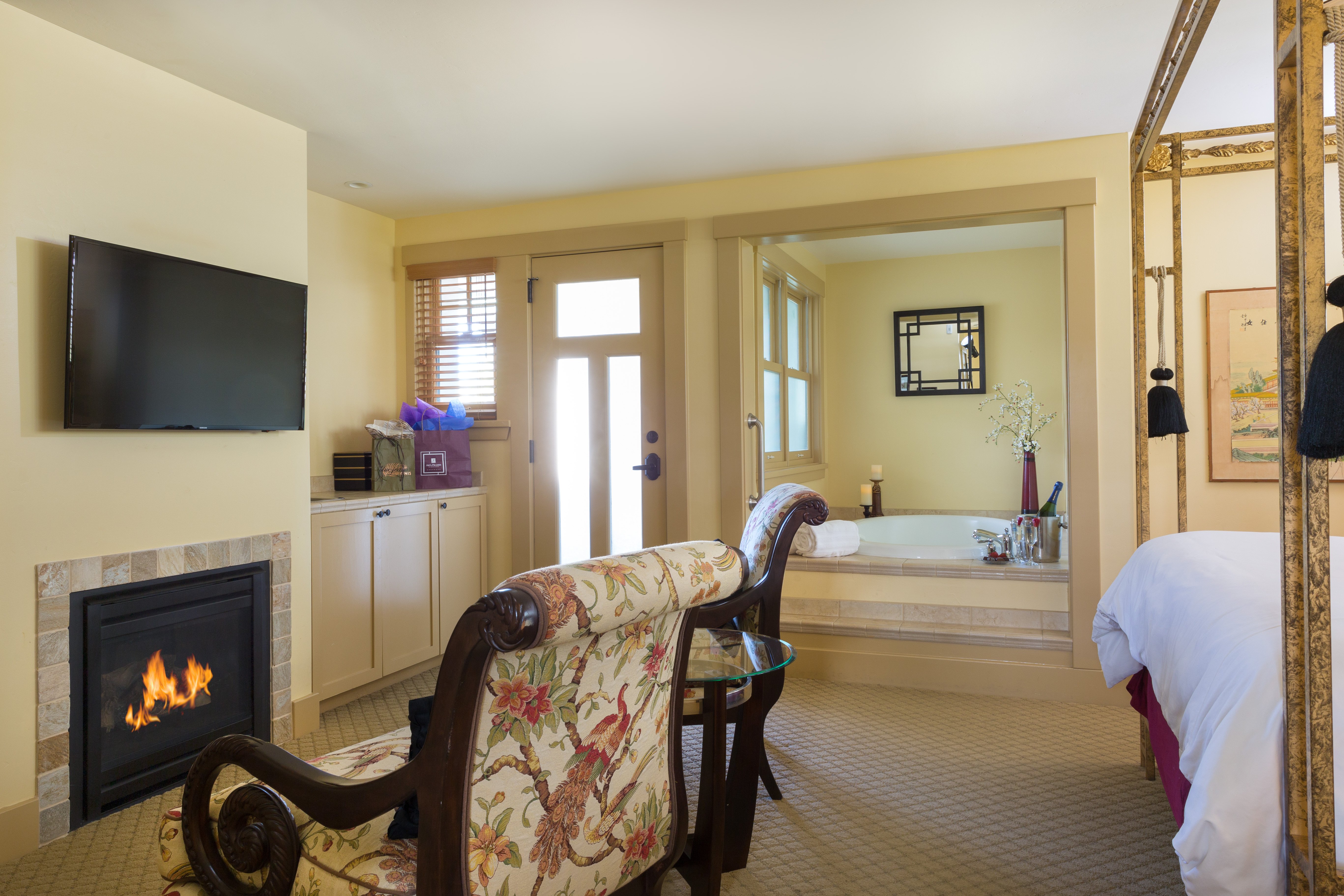 Grand King Spa Guest Room