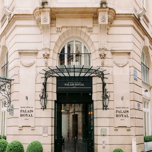 Facade Grand Hotel Du Palais Royal