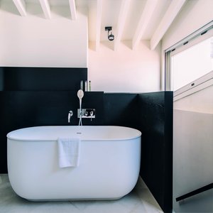 La Torre Studio Bathtub