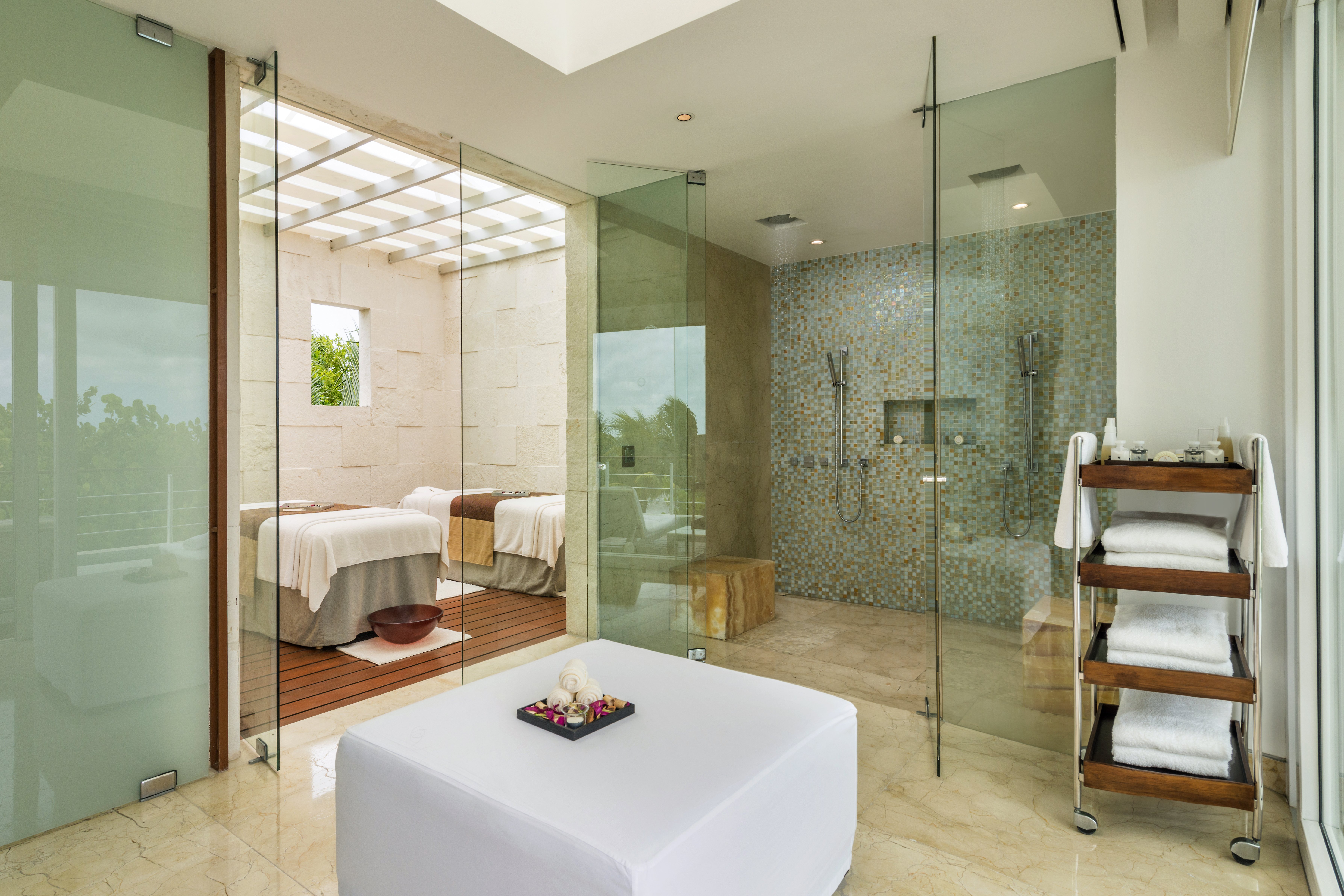 Beach Front Presidential Suite Main Bathroom