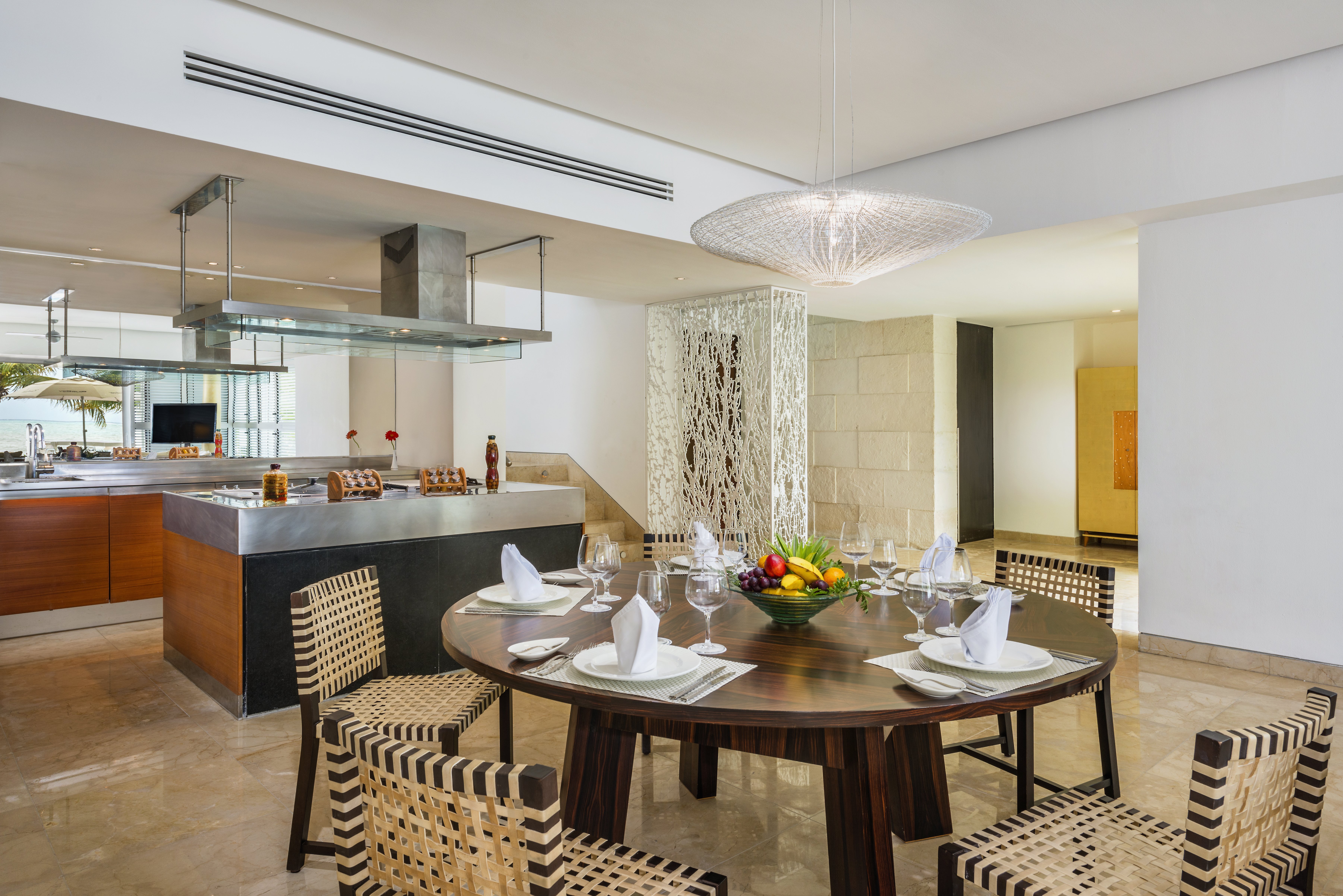 Beach Front Presidential Suite Dining Room&Kitchen