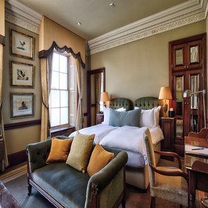 Deluxe Mansion Bedroom