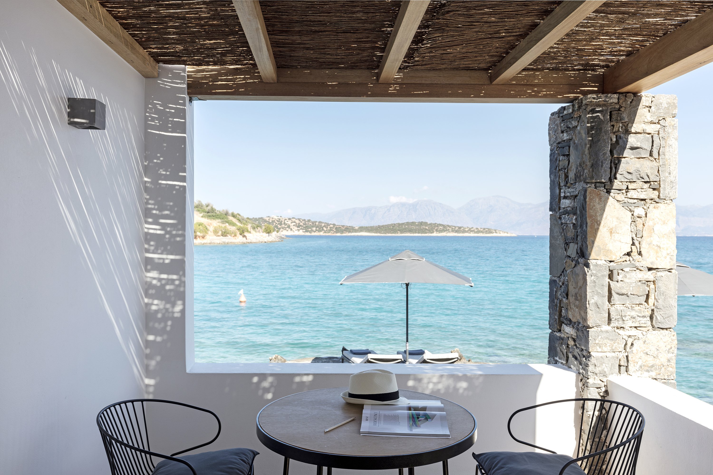 Balcony Watrefront Bungalow