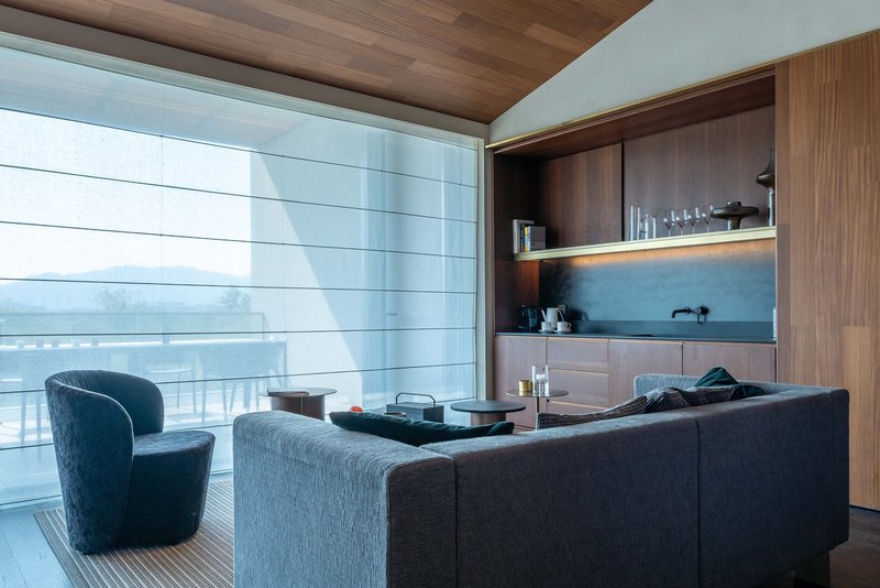 Deluxe View Suite A Living Room