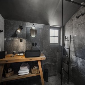 Romantic Suite Bathroom