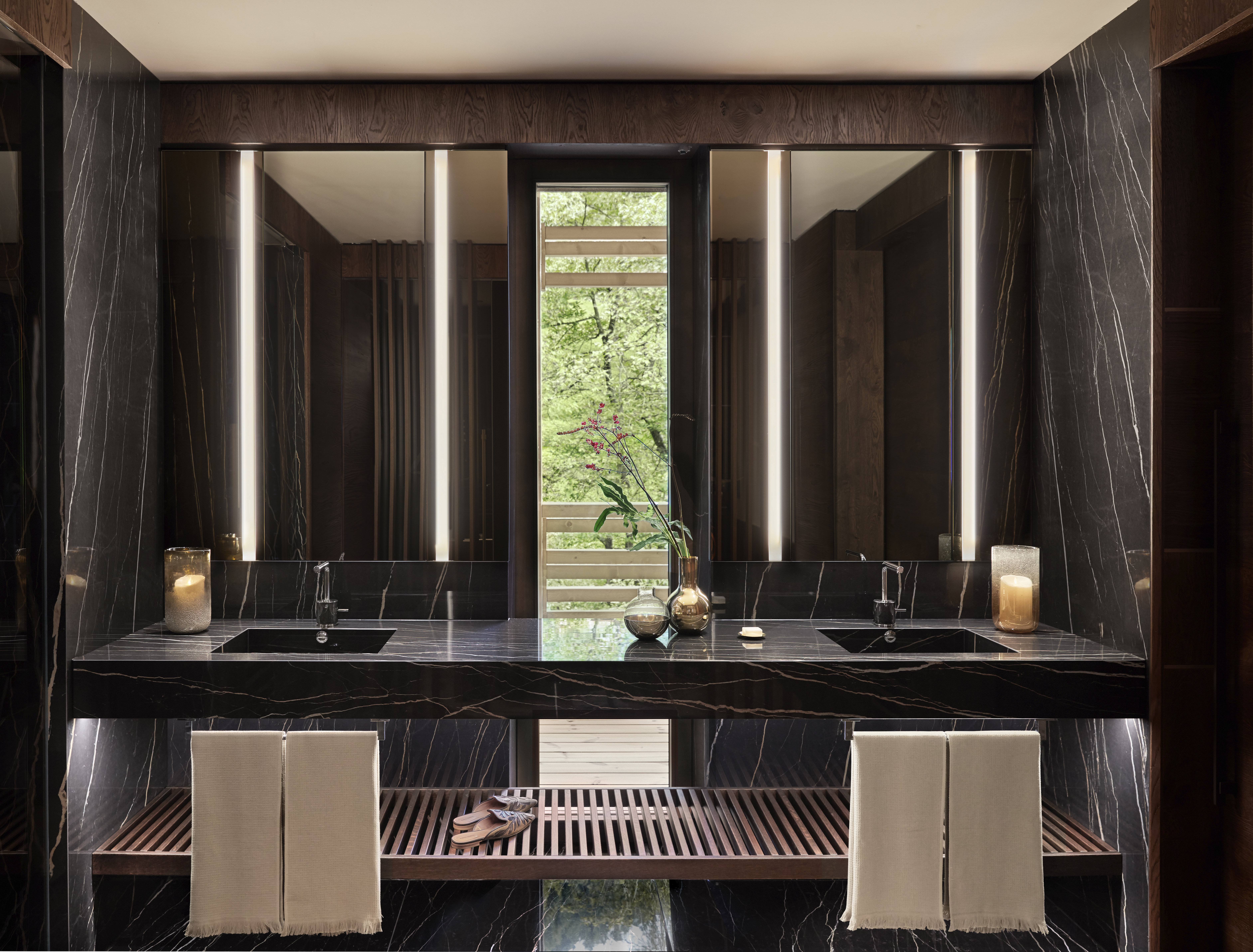 Royal Pool and Spa Suite Bathroom