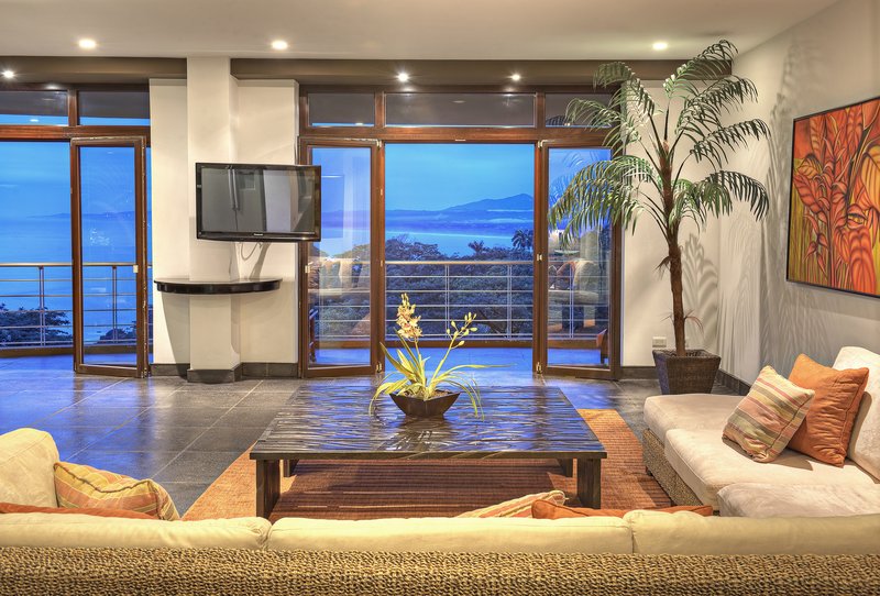 Panoramic Suite Living Room