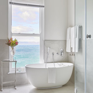 Premier Suite bathroom with ocean view