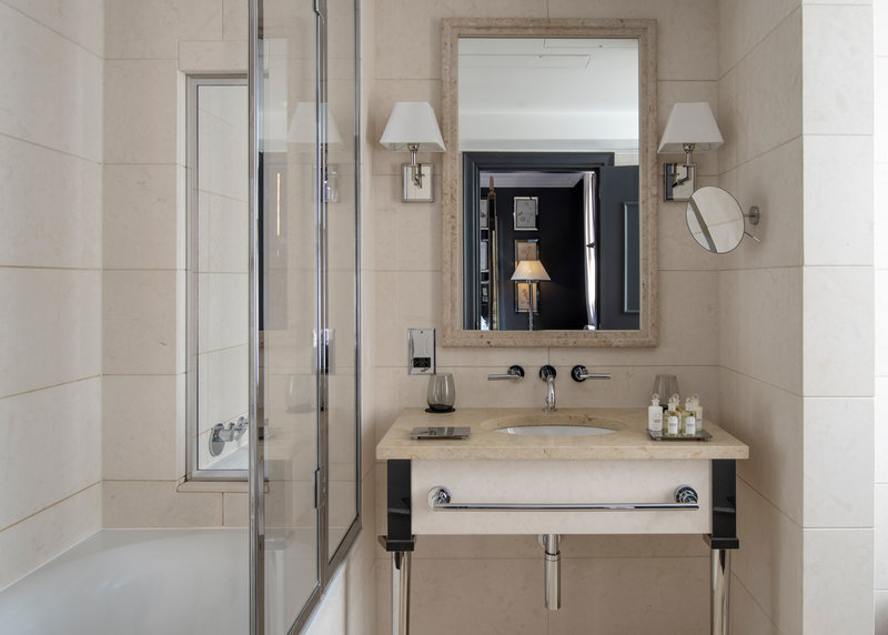 Deluxe Room - Bathroom