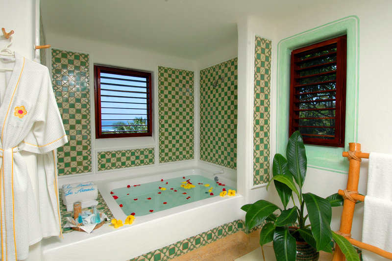 Ocean View Suite Deluxe Bathroom