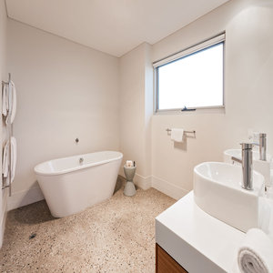 2 Bedrm Beach House Master Bathroom