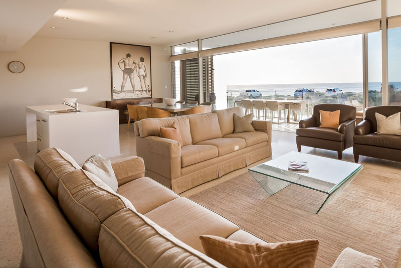 2 Bedroom Premium Beach House Open Plan Living